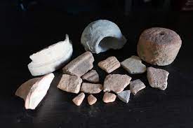 Picture of potsherds (broken pieces of ceramic material)